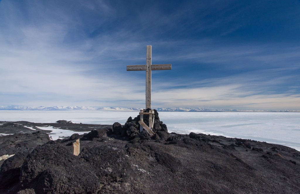 Memorial cross above Cape Evans